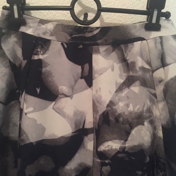 Mossimo Women’s skirt abstract floral print size 2 - Picture 8 of 8